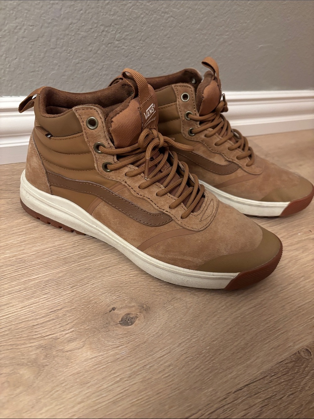 Vans Men's Brown High-Top Snow Shoes
